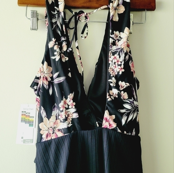 3/$25 🍓 NWT Time Tru. floral back and cream color one piece bathing suit size M - Picture 6 of 8